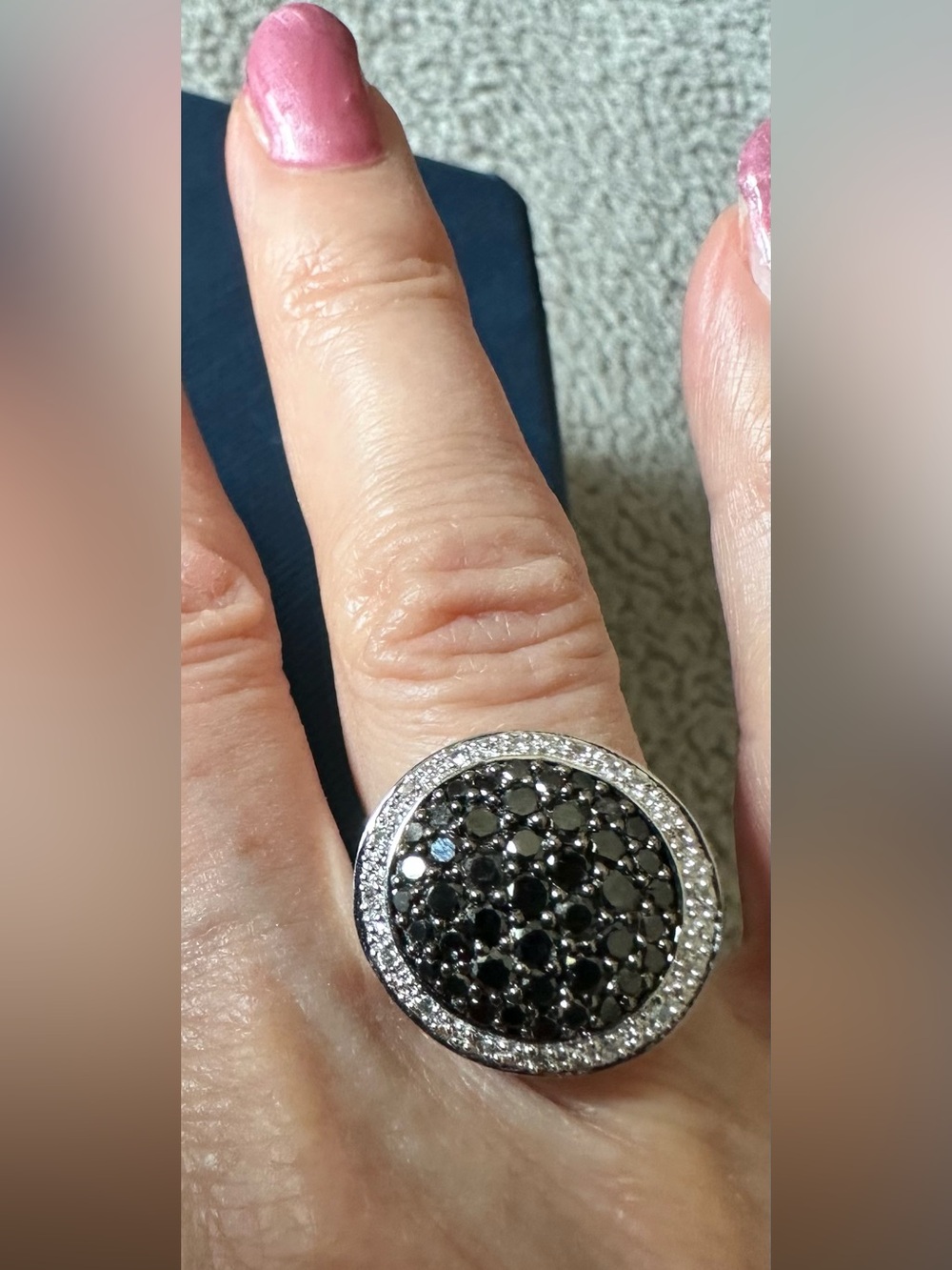 Solid 10K White Gold 0.52ctw Black & White Diamond Dome Ring Size 7 (7.44g)